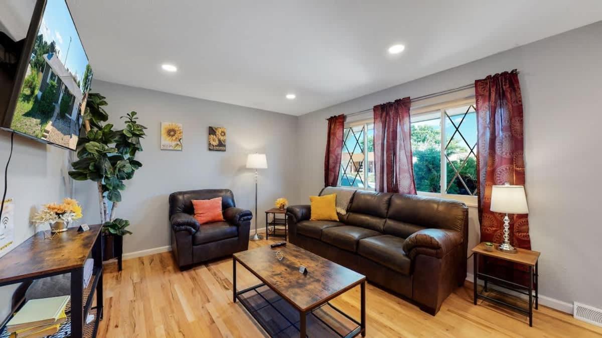 Updated Family Unit With Two King Beds Holiday home Denver